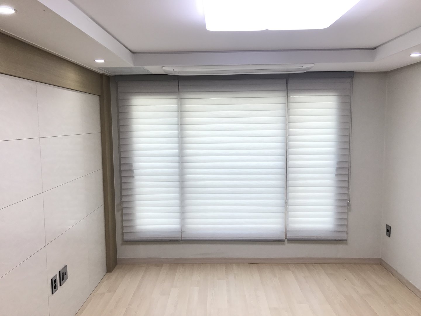 거실 · 그레이 트리플쉐이드 시공 사진
